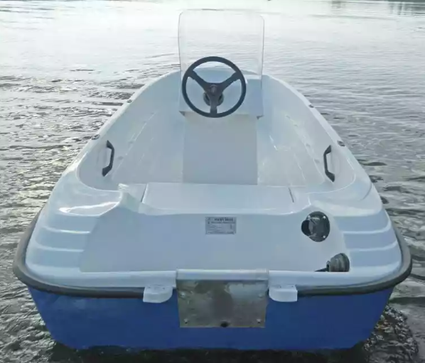 Стеклопластиковая лодка Пингвин с консолью (тримаран) в Иваново