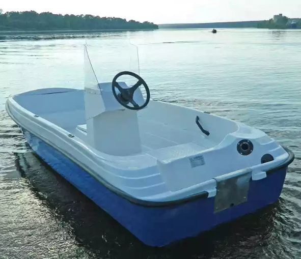 Стеклопластиковая лодка Пингвин с консолью (тримаран) в Иваново