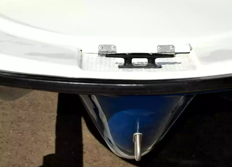 Стеклопластиковая лодка Пингвин с консолью (тримаран) в Иваново