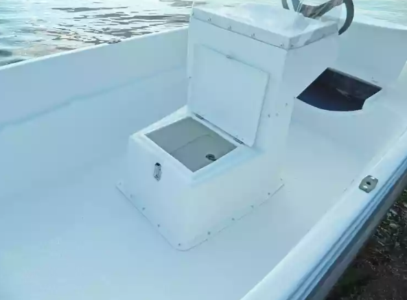 Стеклопластиковая лодка Пингвин с консолью (тримаран) в Иваново