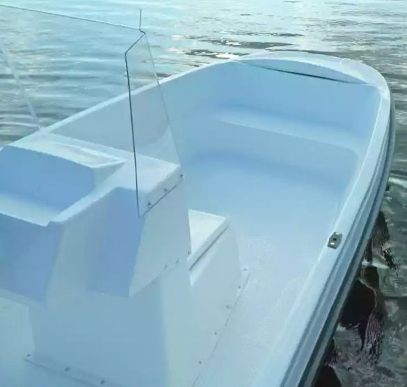 Стеклопластиковая лодка Пингвин с консолью (тримаран) в Иваново